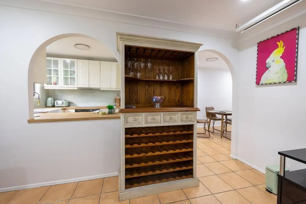 Spacious 3-Br Home In The Heart Of The Gold Coast 0*,